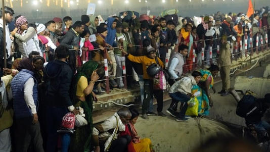 Mahakumbh Mela Stampede Death News | प्रयागराज महाकुंभ में मौनी अमावस्या पर भगदड़ मचने से कई मौतों की आशंका है. अखाड़ों ने अमृत स्नान रद्द कर दिया है